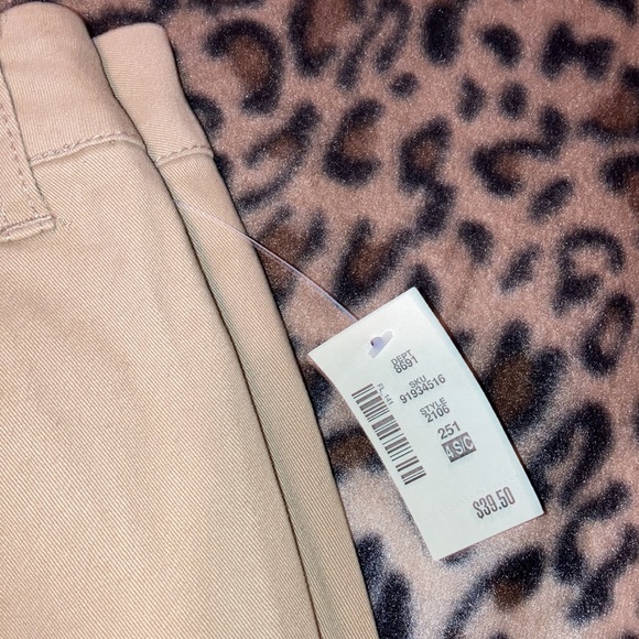 2 for $30 AEROPOSTALE Khaki Pants Women’s Size 4 Short Low Rise Skinny Chinos - Picture 3 of 11